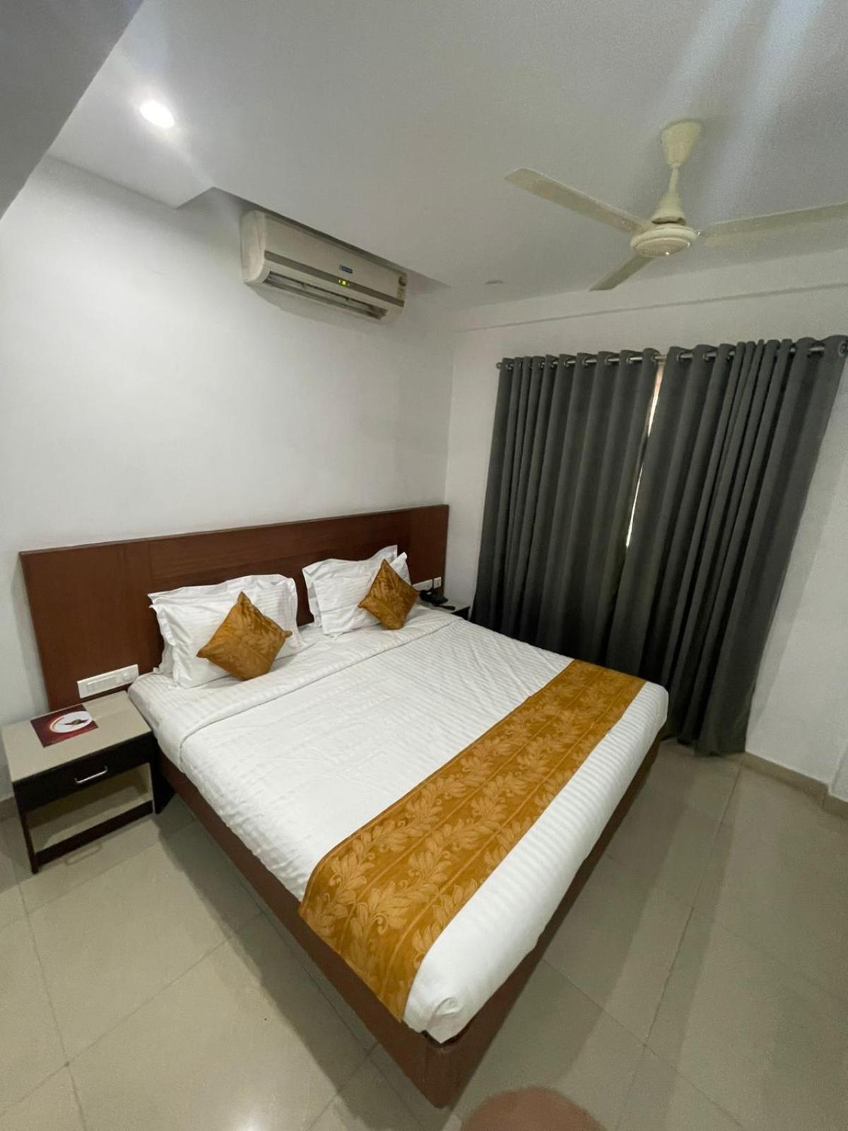 Kallada Sangeetha Hotels Thrissur Exterior foto