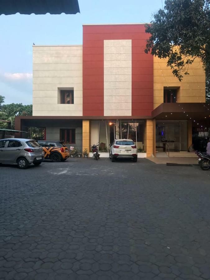Kallada Sangeetha Hotels Thrissur Exterior foto